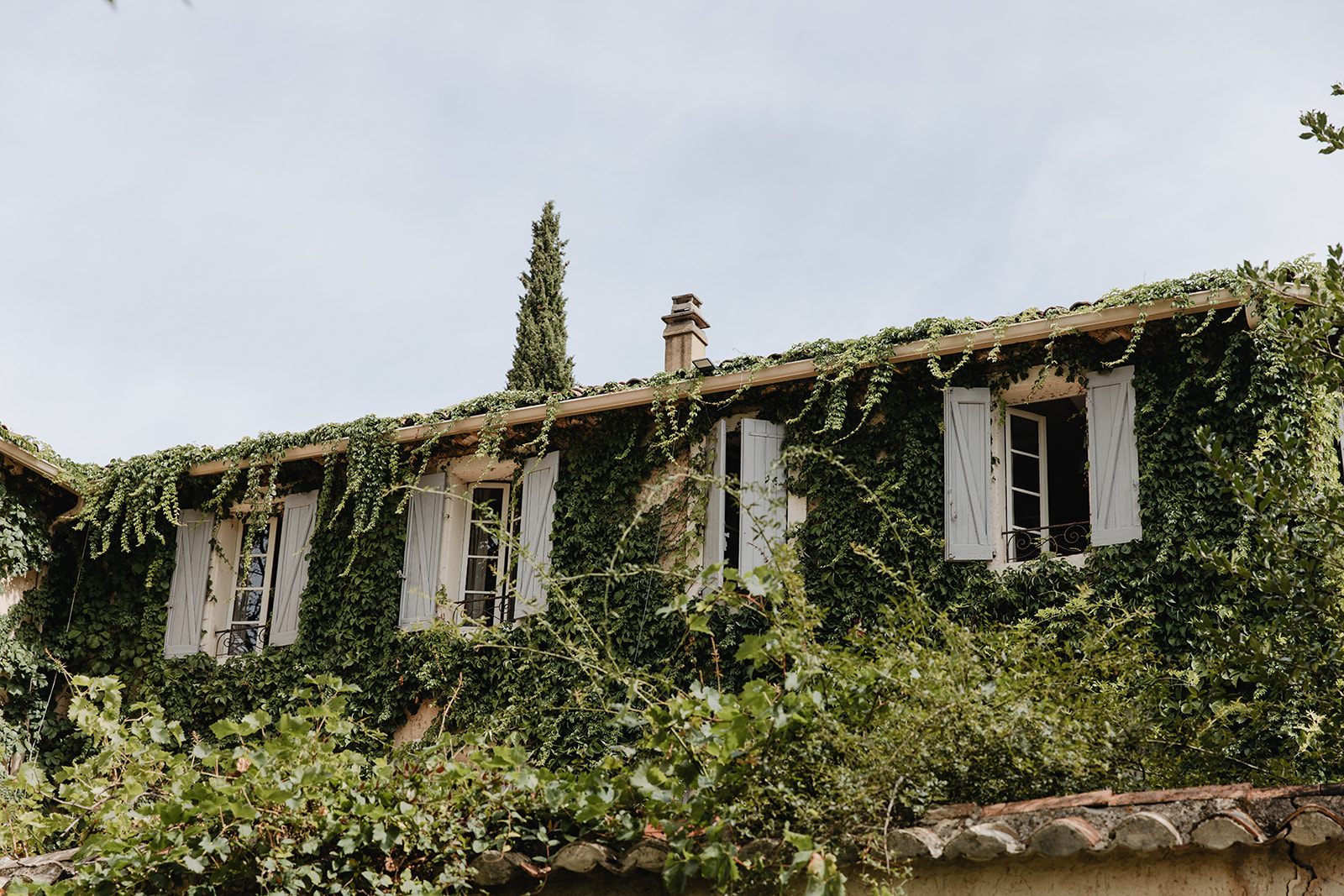 Mariage de Provence au Monastère de Ségries - Michelle + Andrin - Blog Mariage Madame C