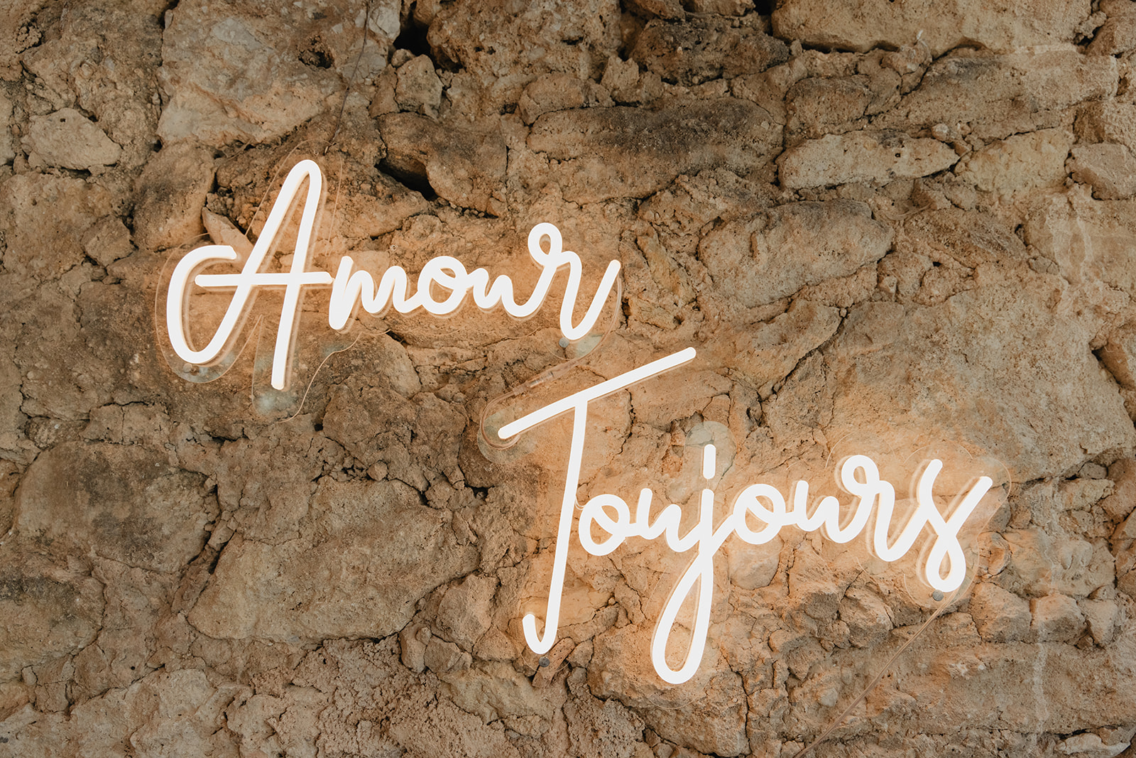 Mariage de Provence au Monastère de Ségries - Michelle + Andrin - Blog Mariage Madame C