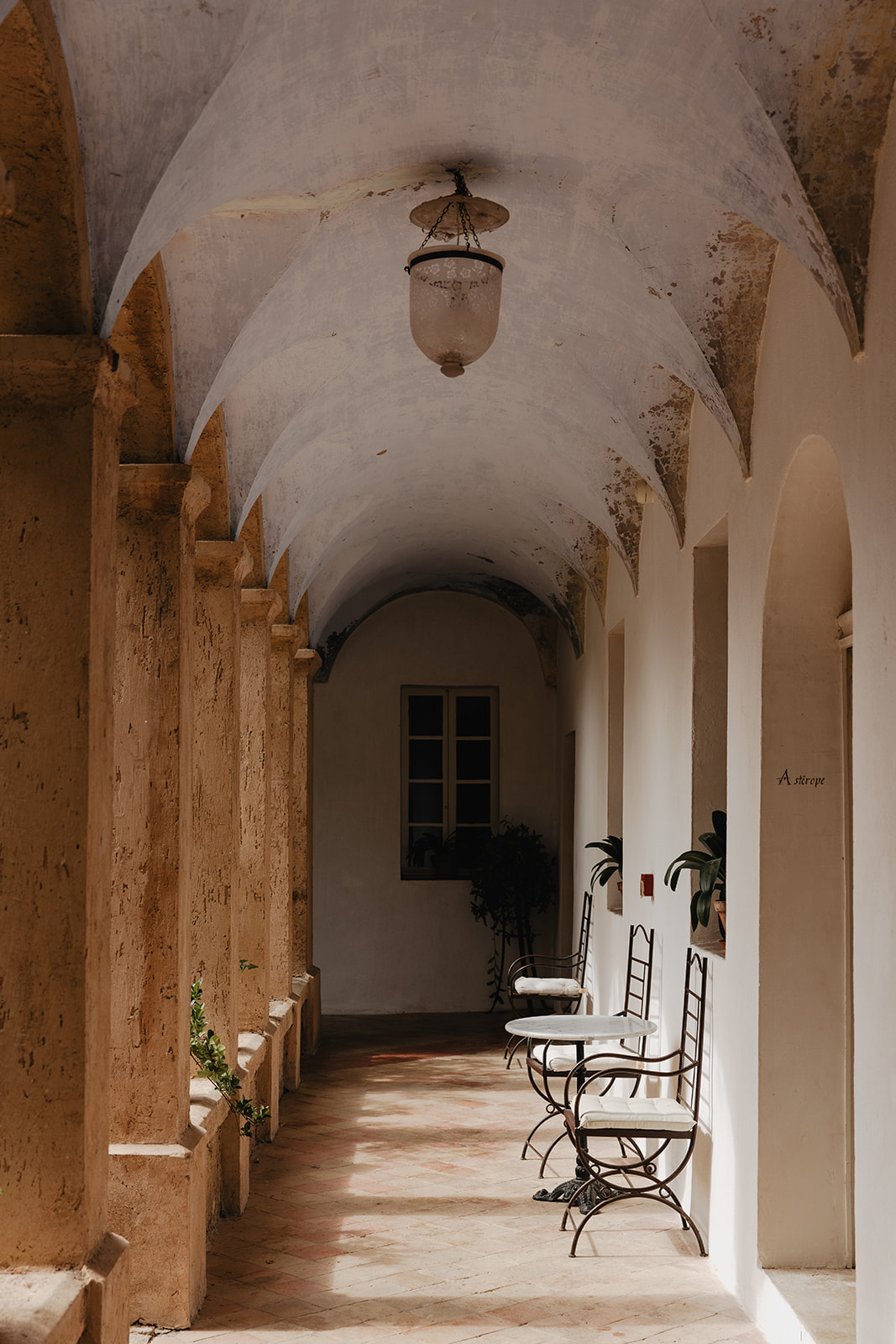Mariage de Provence au Monastère de Ségries - Michelle + Andrin - Blog Mariage Madame C