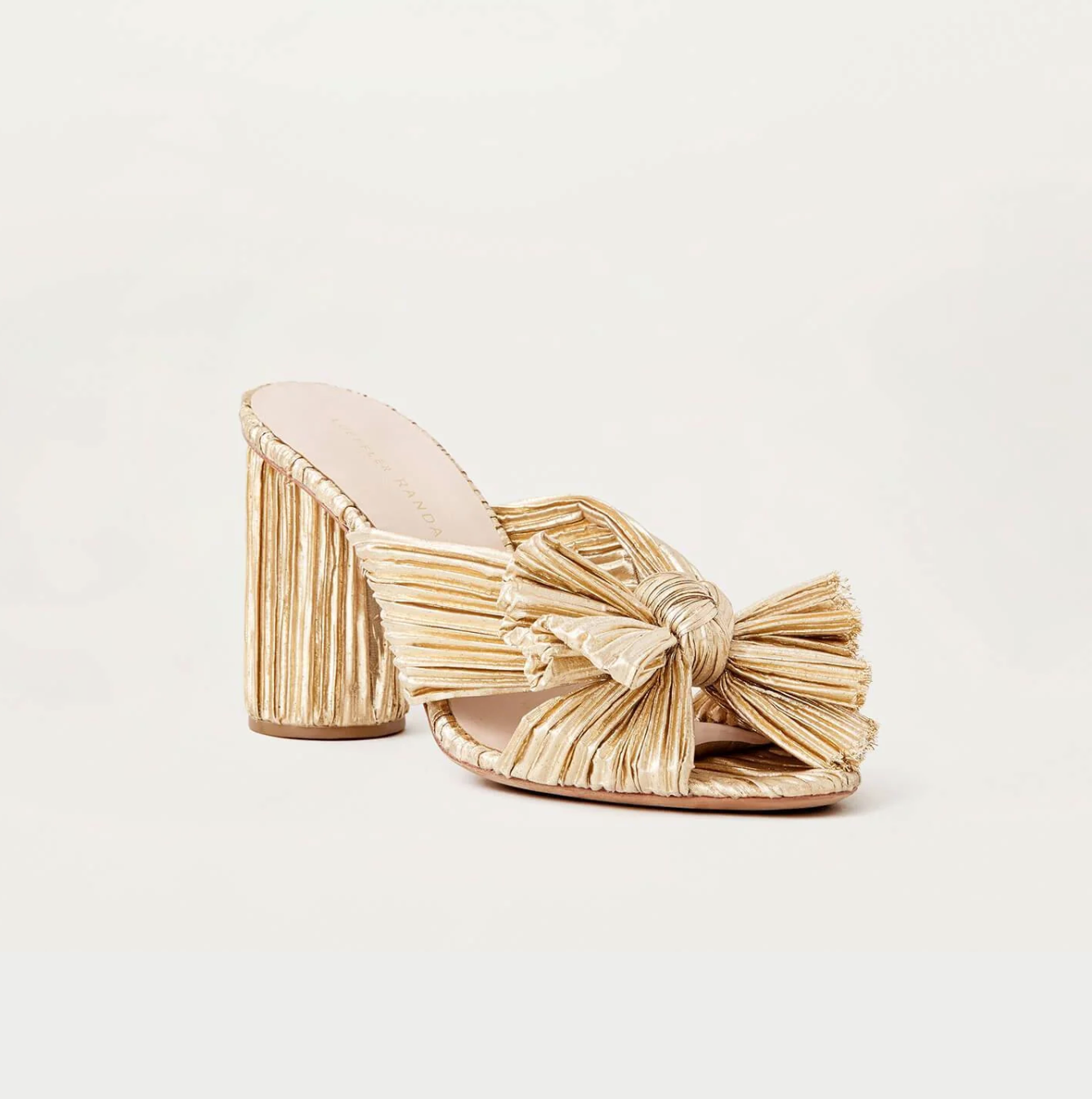 https://www.leblogdemadamec.fr/wp-content/uploads/2024/02/chaussures-mariage-loeffler-randal.5.png