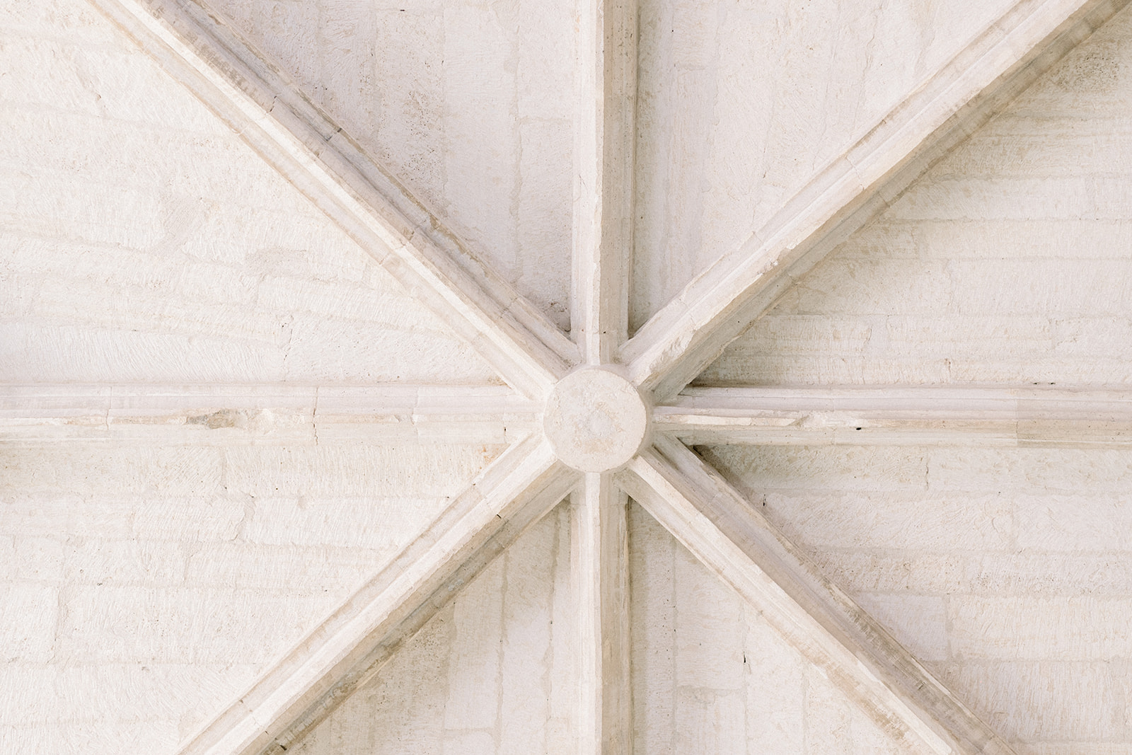 Romance de printemps à la Chartreuse de Valbonne - Blog Mariage Madame C