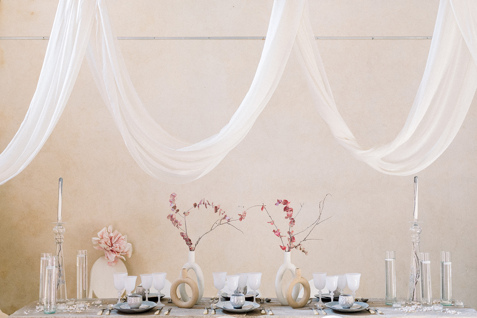 Romance de printemps à la Chartreuse de Valbonne - Blog Mariage Madame C