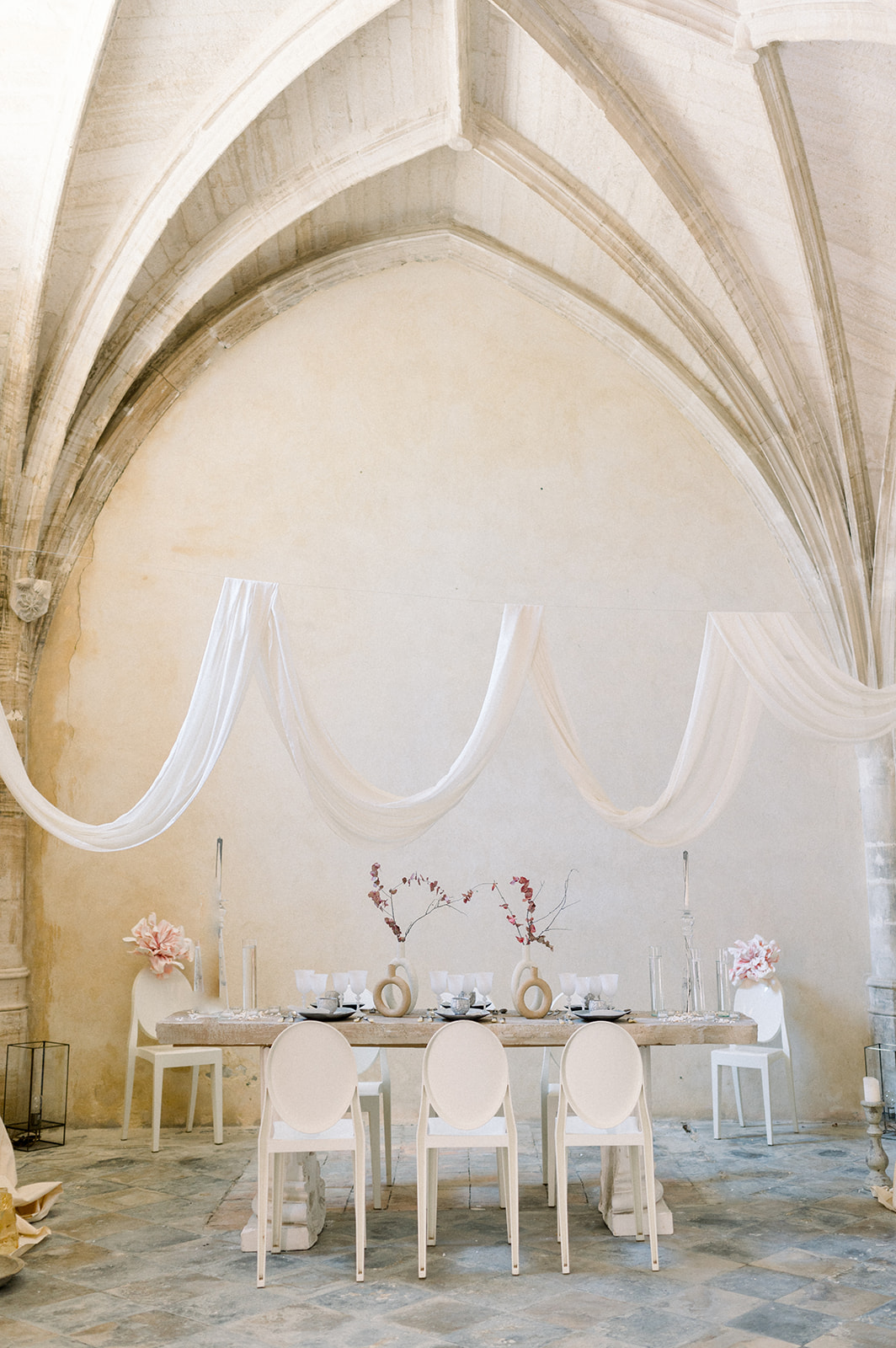 Romance de printemps à la Chartreuse de Valbonne - Blog Mariage Madame C