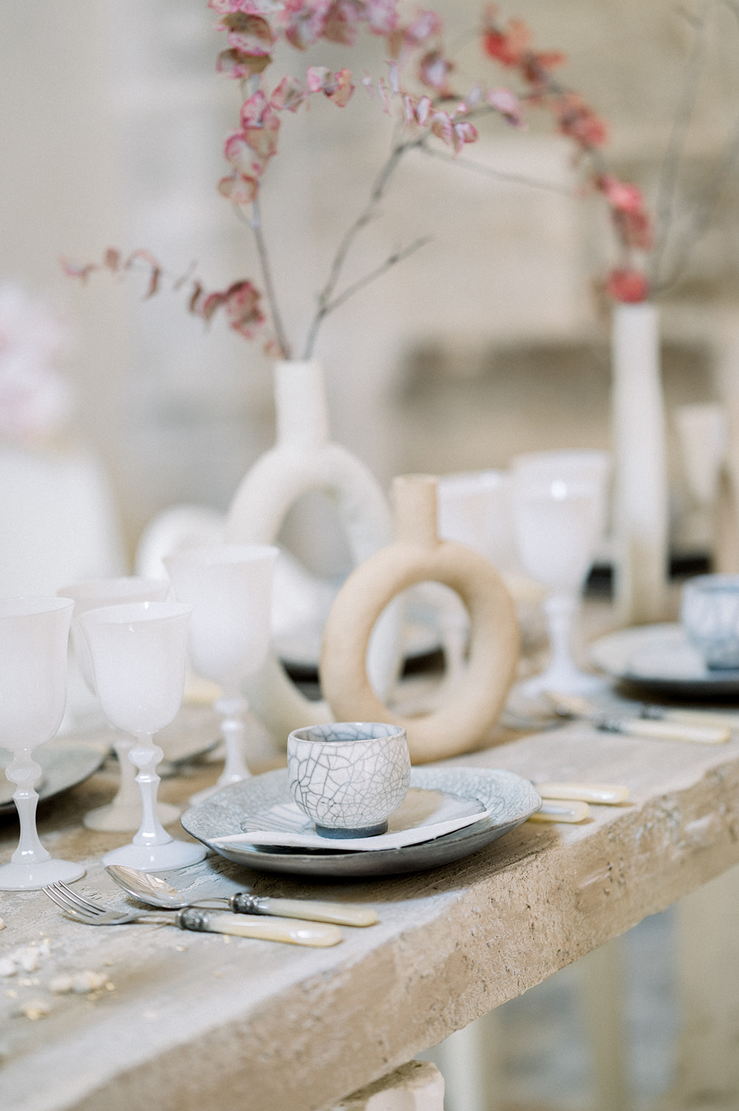 Romance de printemps à la Chartreuse de Valbonne - Blog Mariage Madame C