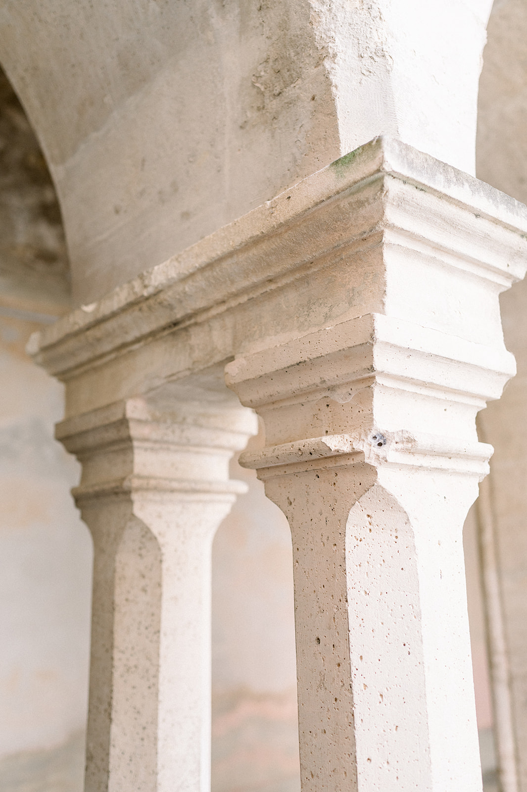 Romance de printemps à la Chartreuse de Valbonne - Blog Mariage Madame C