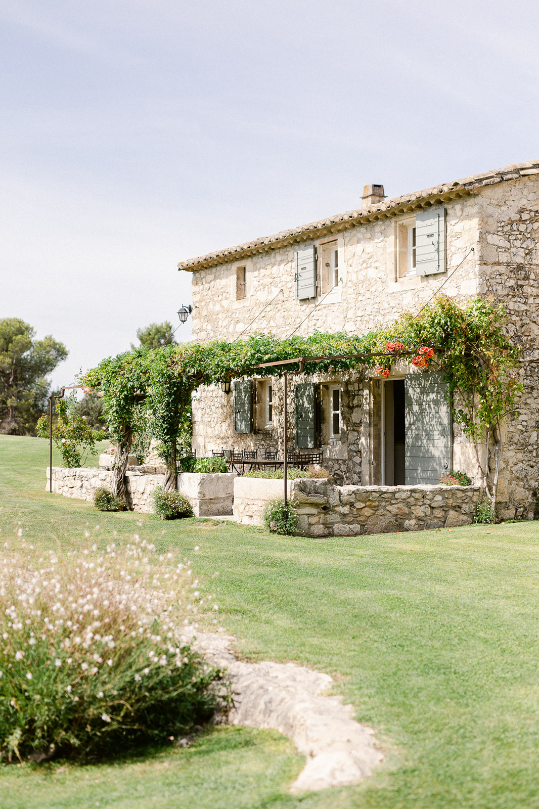 Mariage au Mas de la Rose en Provence - Tamara + Roan - Blog Mariage Madame C Mariage au Mas de la Rose en Provence - Tamara + Roan - Blog Mariage Madame C