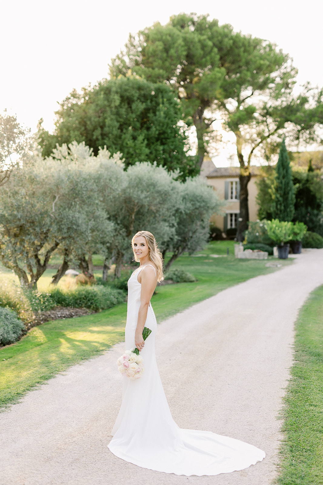 Mariage au Mas de la Rose en Provence - Tamara + Roan - Blog Mariage Madame C Mariage au Mas de la Rose en Provence - Tamara + Roan - Blog Mariage Madame C