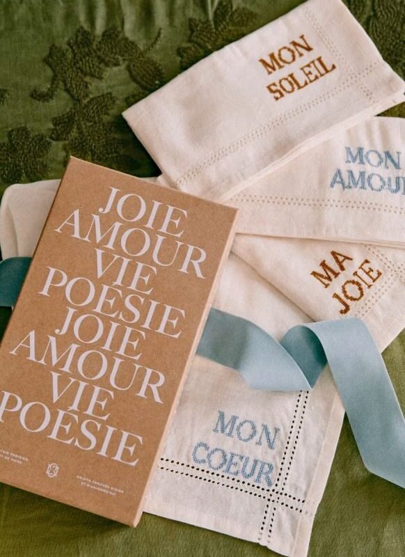 Serviettes brodées les Composantes