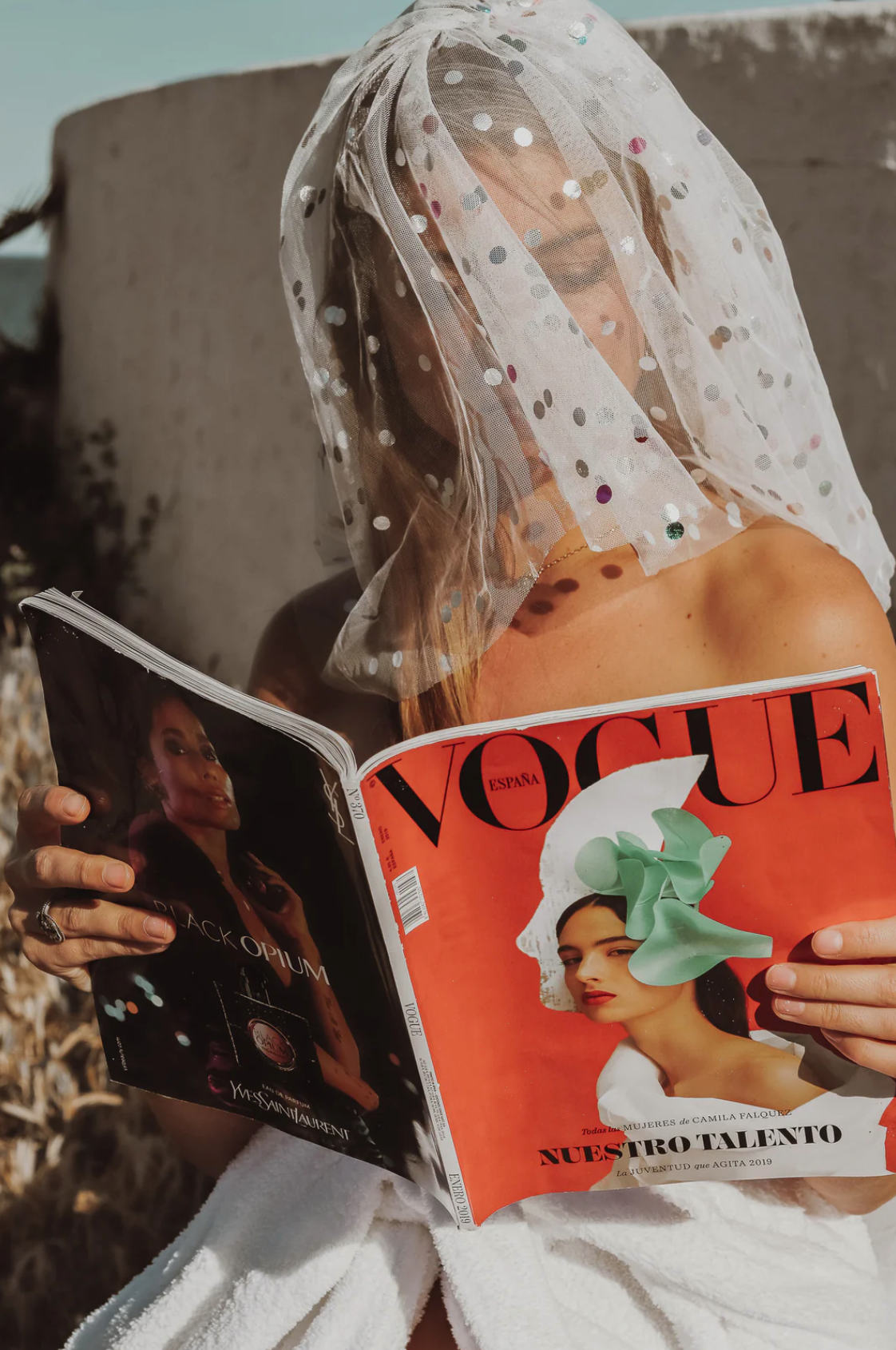 Voile de mariée court à pois arc-en-ciel