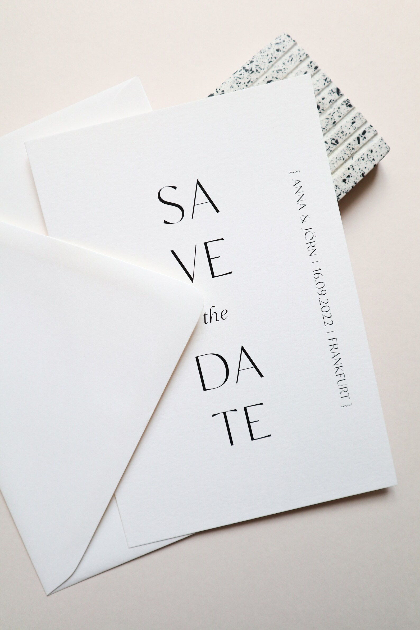 Two Made One - Save the date minimaliste - Blog Mariage Madame C Save the date minimaliste Two Made One