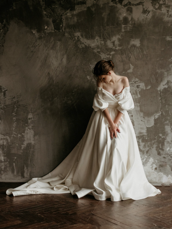 Robe de mariée à manches bouffantes