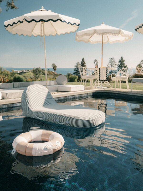 Jardin - Blog Mariage Madame C Matelas gonflable pool Business & Pleasure