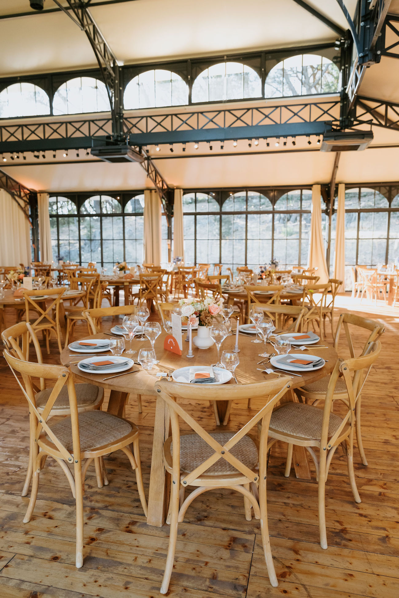 Mariage coloré au Mas de So - Aurore + Victor - Blog Mariage Madame C Mariage coloré au Mas de So - Aurore + Victor - Blog Mariage Madame C