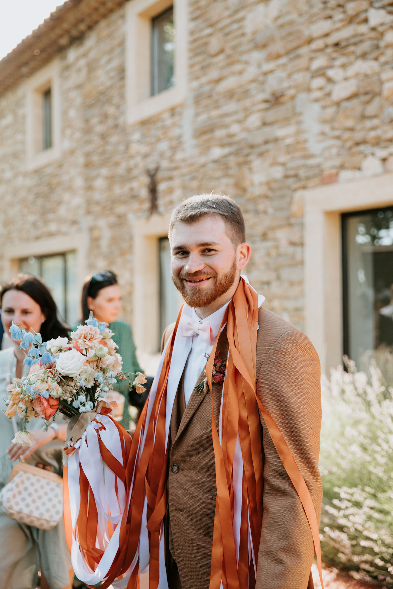 Mariage coloré au Mas de So - Aurore + Victor - Blog Mariage Madame C Mariage coloré au Mas de So - Aurore + Victor - Blog Mariage Madame C