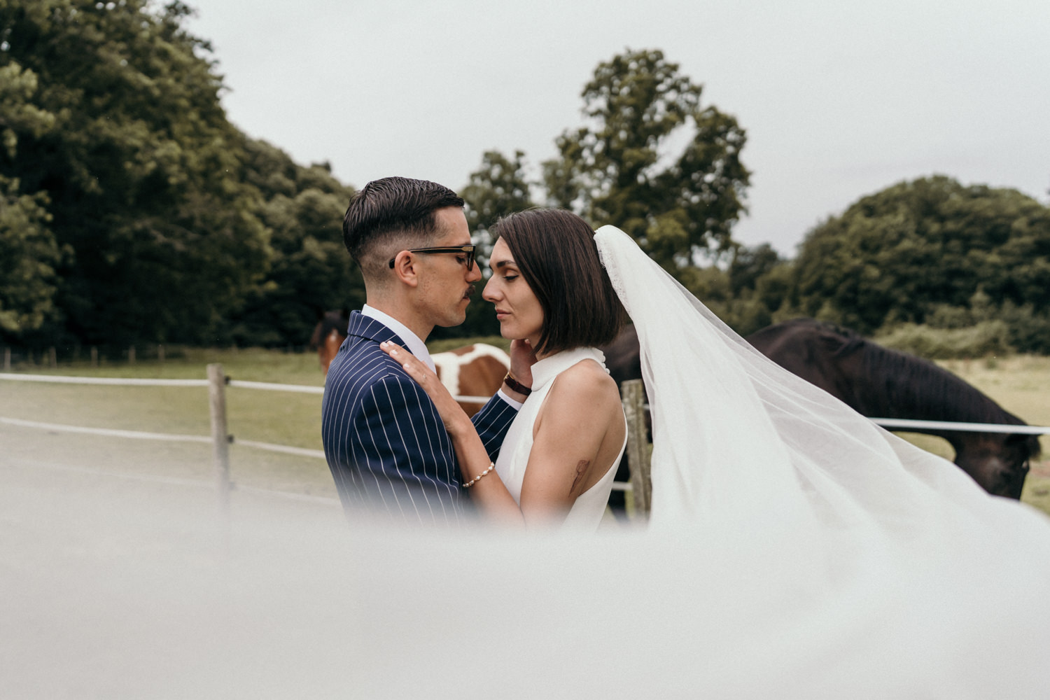 Mariage moderne en Bretagne - Nolwenn + Glenn - Blog Mariage Madame C