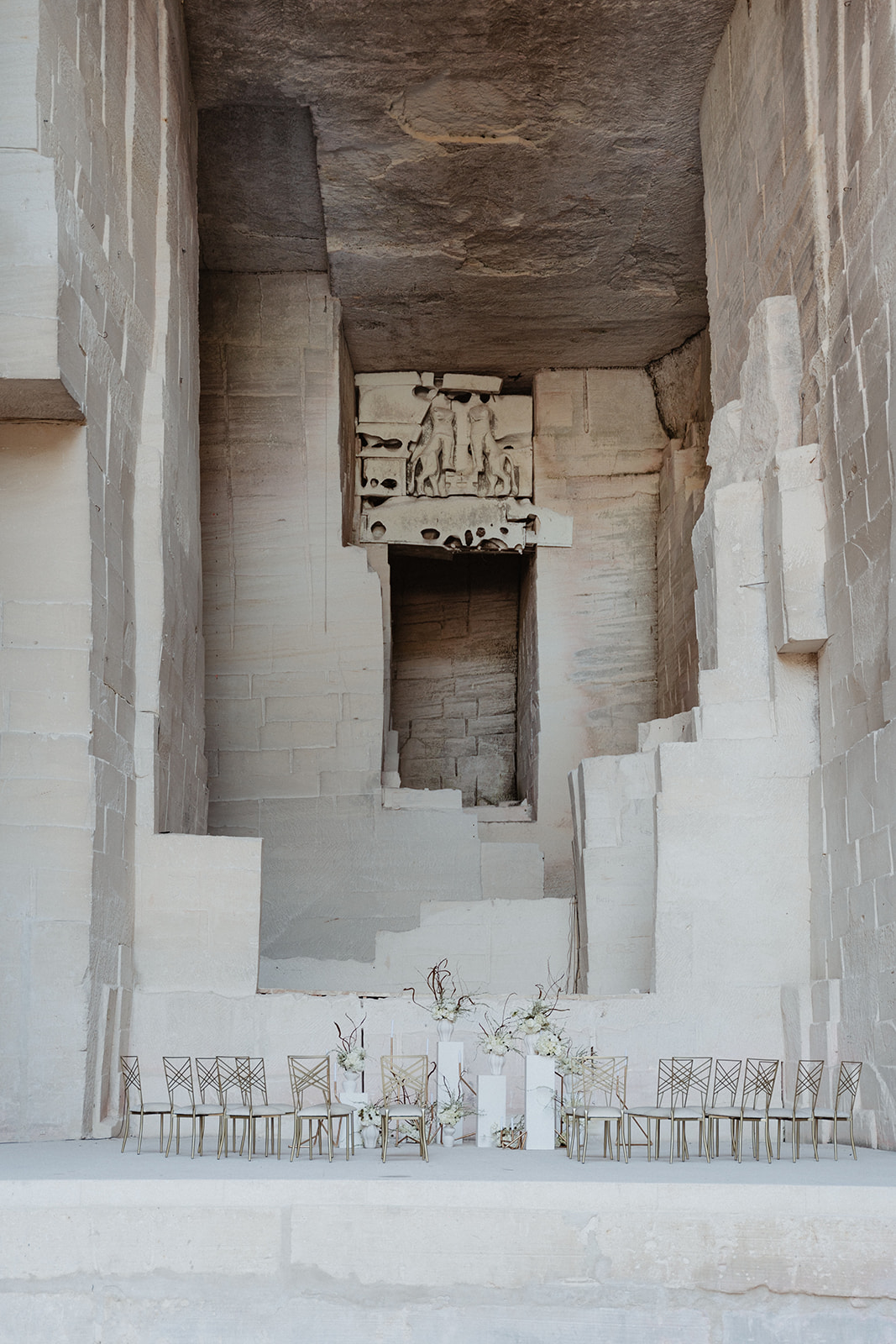 Symbiosis : Poésie couture aux Carrières des Lumières - Blog Mariage Madame C Mariage Couture aux Carrières des Lumières © Sidonie Vidal