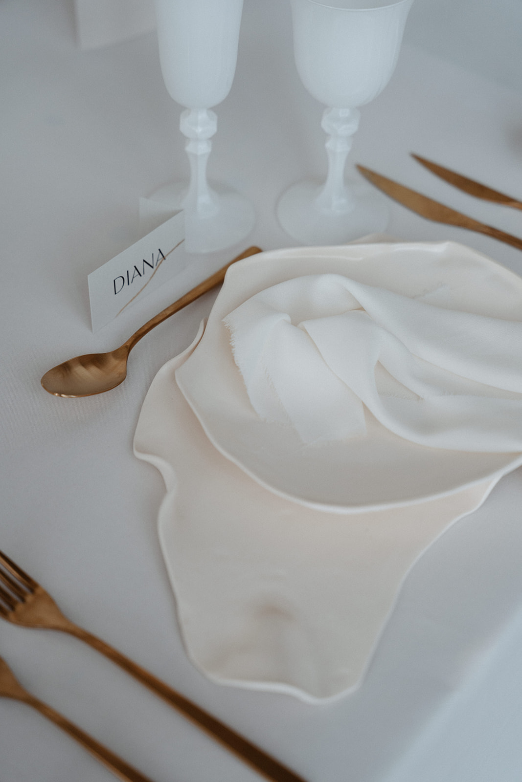 Symbiosis : Poésie couture aux Carrières des Lumières - Blog Mariage Madame C Symbiosis : Poésie couture aux Carrières des Lumières - Blog Mariage Madame C