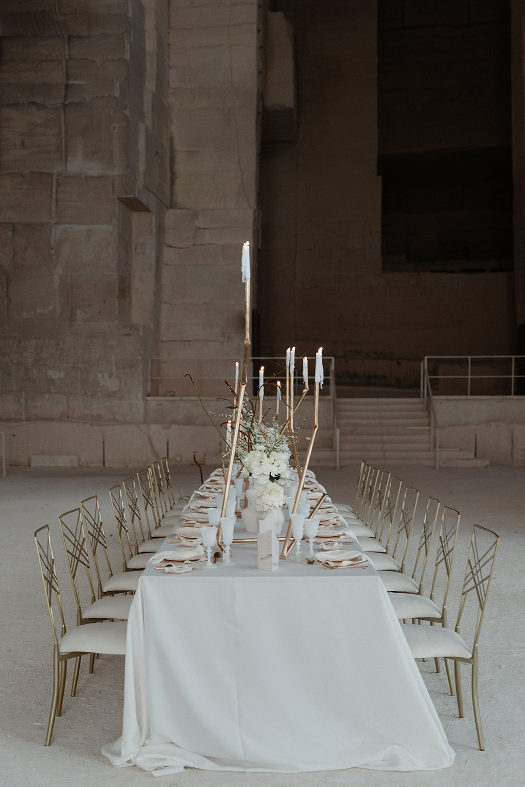 Symbiosis : Poésie couture aux Carrières des Lumières - Blog Mariage Madame C Symbiosis : Poésie couture aux Carrières des Lumières - Blog Mariage Madame C