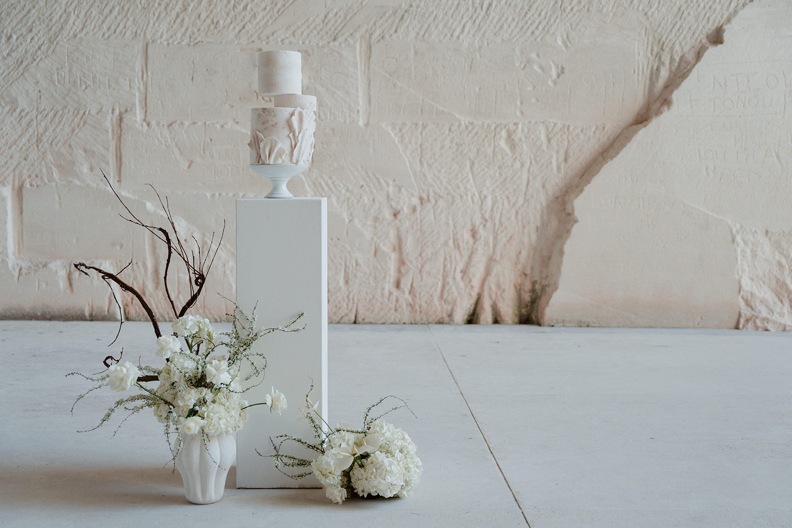 Symbiosis : Poésie couture aux Carrières des Lumières - Blog Mariage Madame C Symbiosis : Poésie couture aux Carrières des Lumières - Blog Mariage Madame C