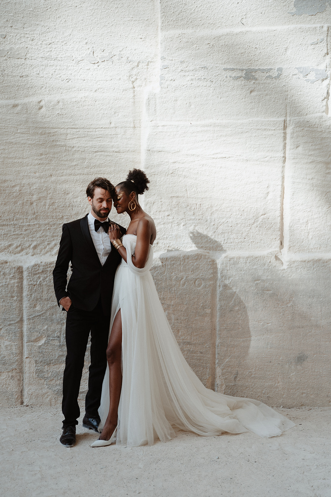 Symbiosis : Poésie couture aux Carrières des Lumières - Blog Mariage Madame C Symbiosis : Poésie couture aux Carrières des Lumières - Blog Mariage Madame C