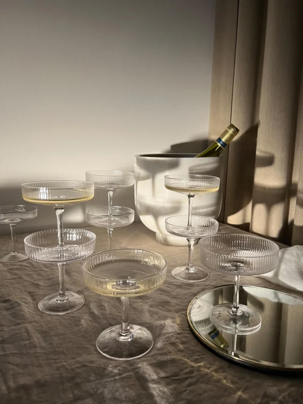 Make my Lemonade Oh Wow : Capsule Noël 2024 - Blog Mariage Madame C Coupes à champagne striées Ferm Living