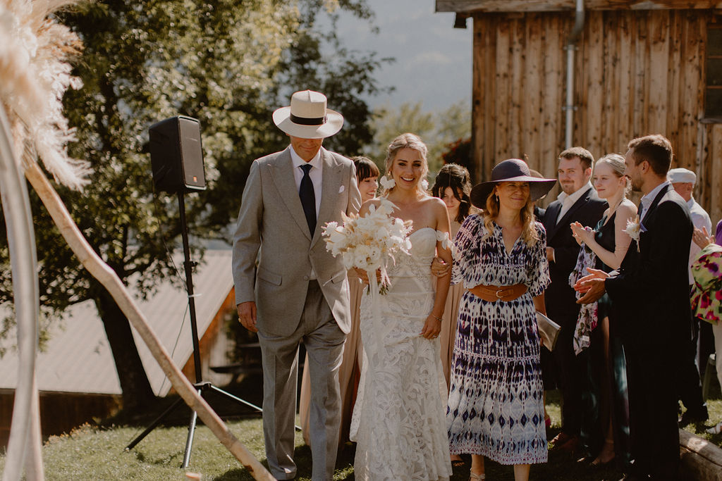 Mariage d'été en Haute-Savoie au Gite du Passant - Audrey + Adrien - Blog Mariage Madame C Mariage d'été en Haute-Savoie au Gite du Passant - Audrey + Adrien - Blog Mariage Madame C