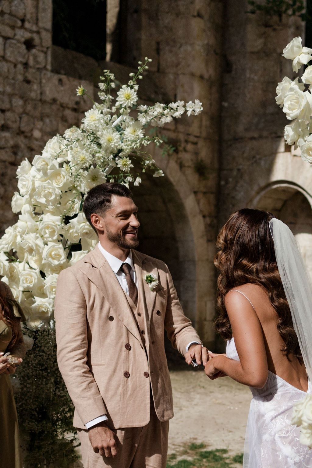 Mariage en Normandie à l'Abbaye Notre-Dame de Fontaine-Guérard - Charline + Florian - Blog Mariage Madame C