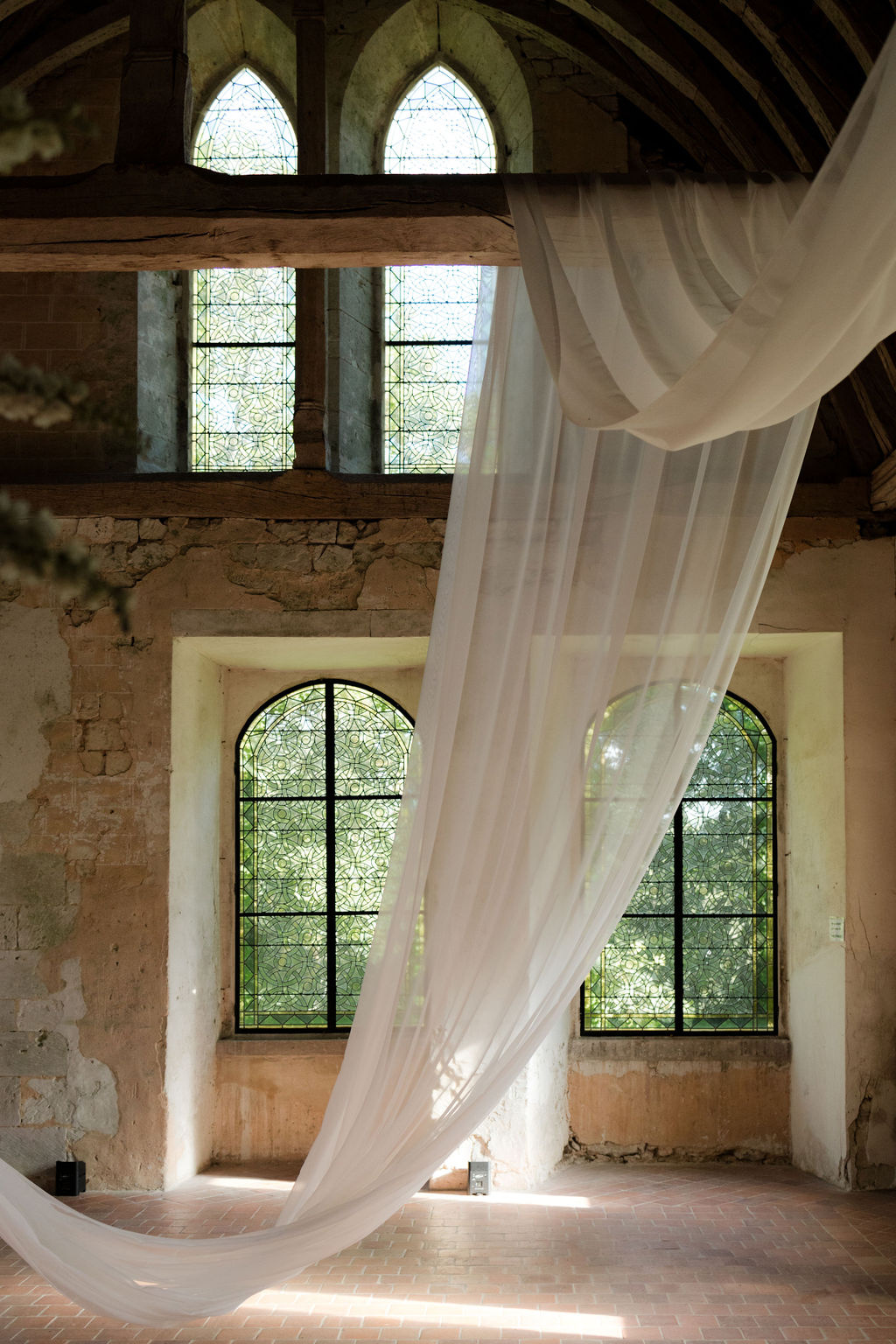 Mariage en Normandie à l'Abbaye Notre-Dame de Fontaine-Guérard - Charline + Florian - Blog Mariage Madame C