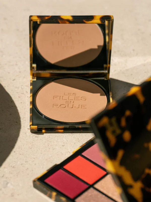 La Poudre Bonne Mine Les filles en Rouje