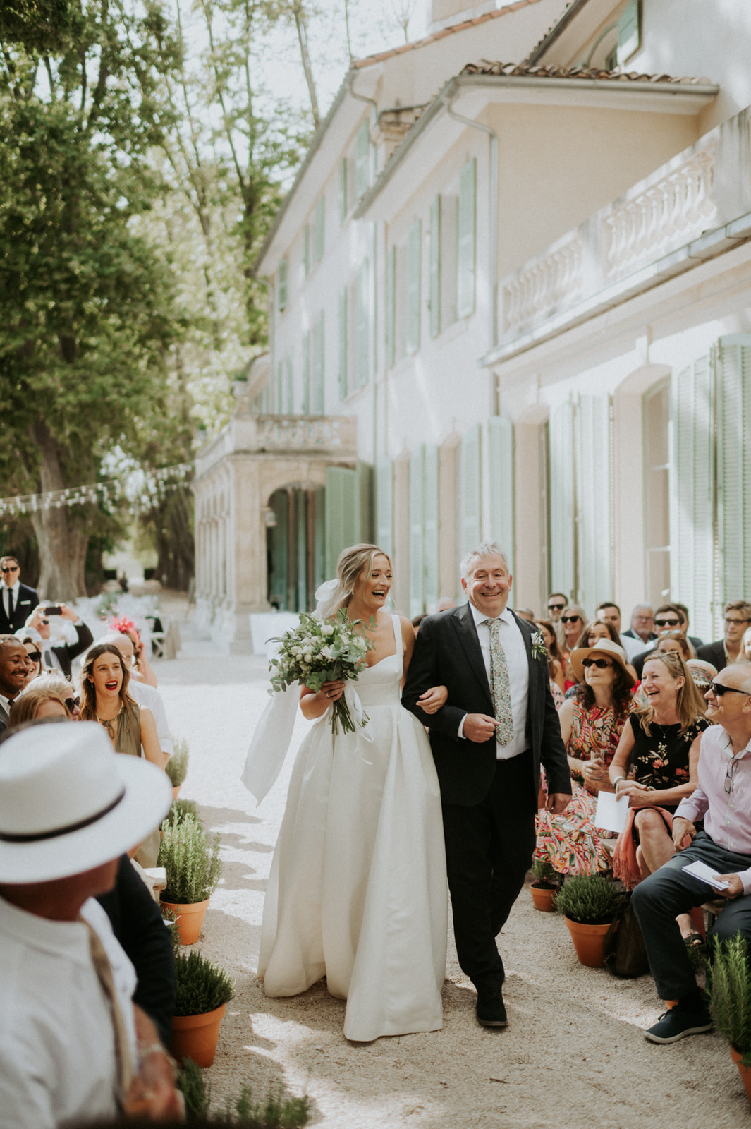 Mariage de Provence à la Bastide de Toursainte - Polly + George - Blog Mariage Madame C Mariage de Provence à la Bastide de Toursainte - Polly + George - Blog Mariage Madame C