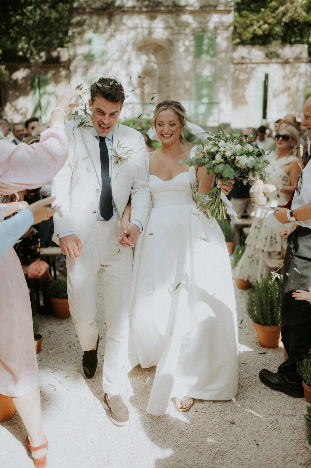 Mariage de Provence à la Bastide de Toursainte - Polly + George - Blog Mariage Madame C Mariage de Provence à la Bastide de Toursainte - Polly + George - Blog Mariage Madame C