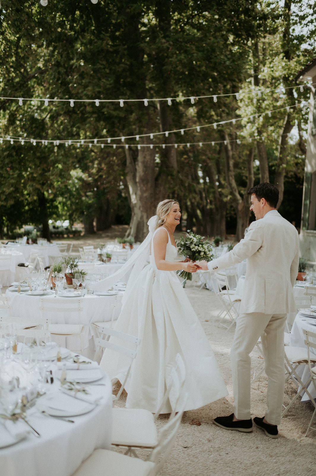 Mariage de Provence à la Bastide de Toursainte - Polly + George - Blog Mariage Madame C Mariage de Provence à la Bastide de Toursainte © Phan Thien