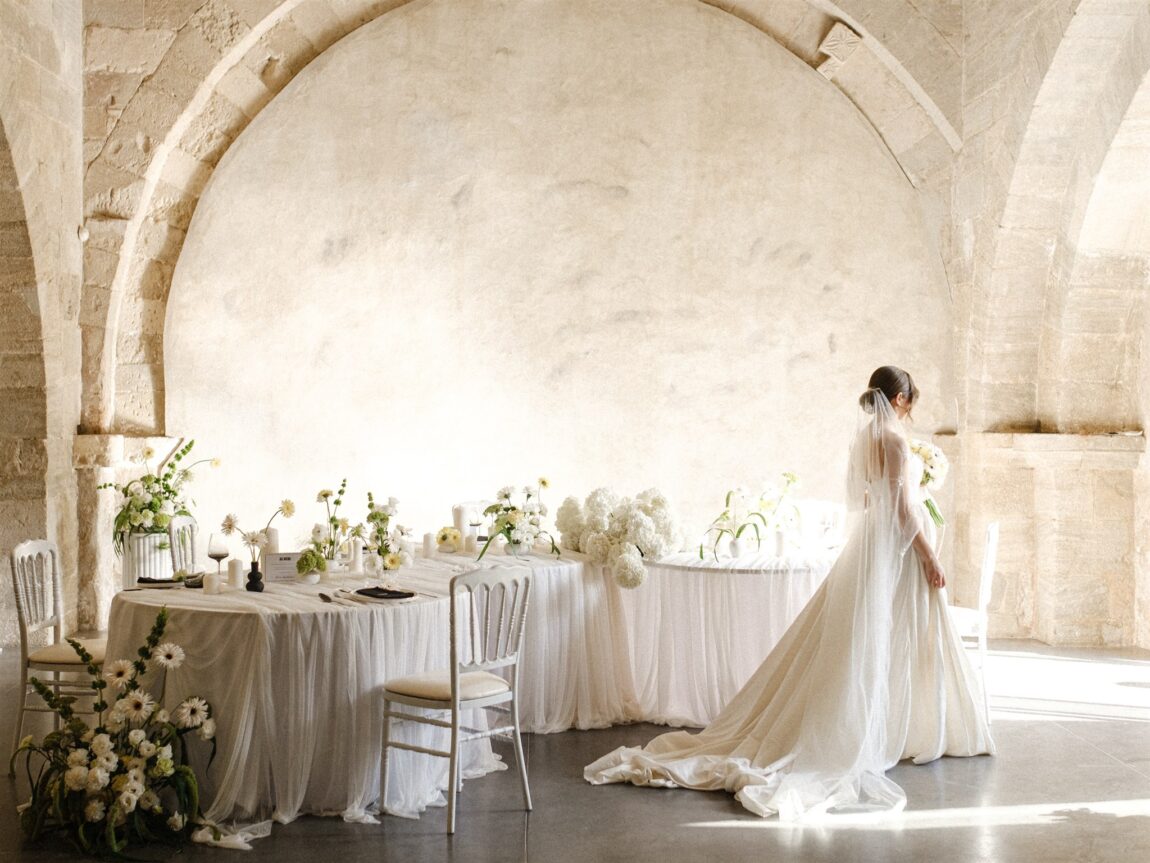 Mariage couture à l'abbaye Saint Eusèbe - Blog Mariage Madame C Mariage Couture à l'Abbaye Saint Eusèbe © Alison Photographer
