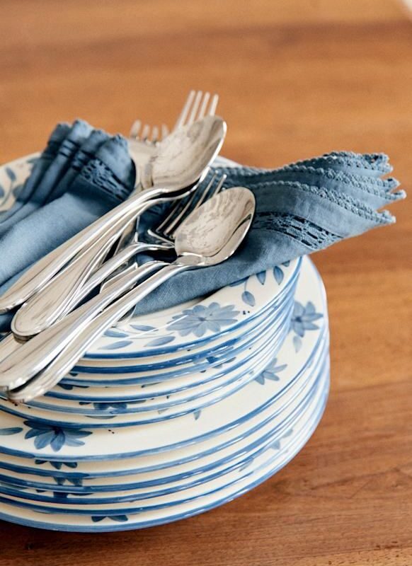 Table de Noël - Blog Mariage Madame C Set de 4 assiettes à dessert bleu vintage Les Composantes