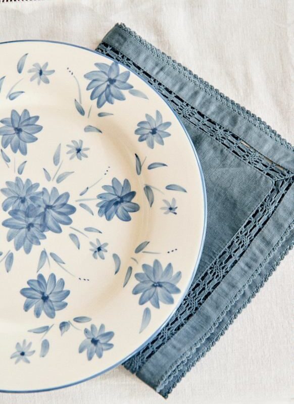 Table de Noël - Blog Mariage Madame C Set de 4 assiettes plates bleu vintage Les Composantes