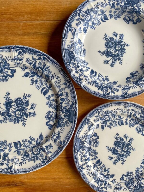 Table de Noël - Blog Mariage Madame C Set de 6 assiettes plates fleuries en grès Novastyl