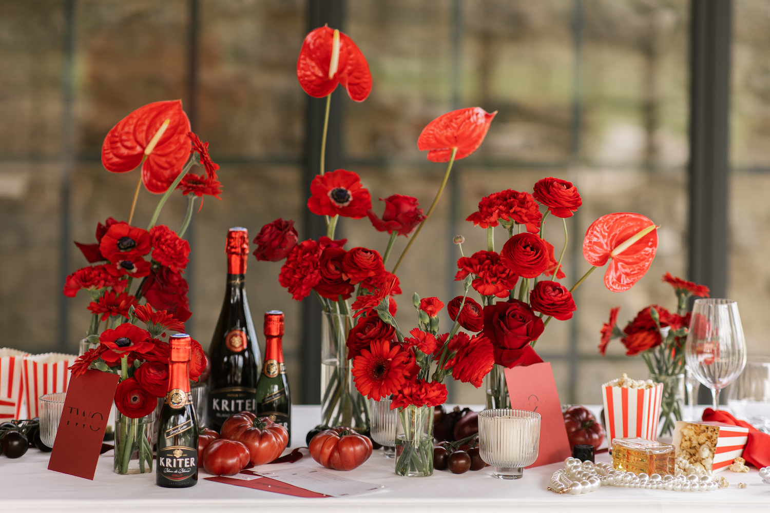 Synopsis - Blog Mariage Madame C Mariage Couture en rouge et blanc au Domaine de la Pommé © Mélody Barabé