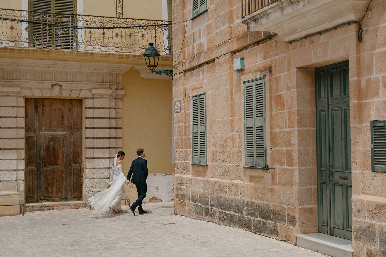 Mariage méditerranéen à Minorque - Belén + Christopher - Blog Mariage Madame C