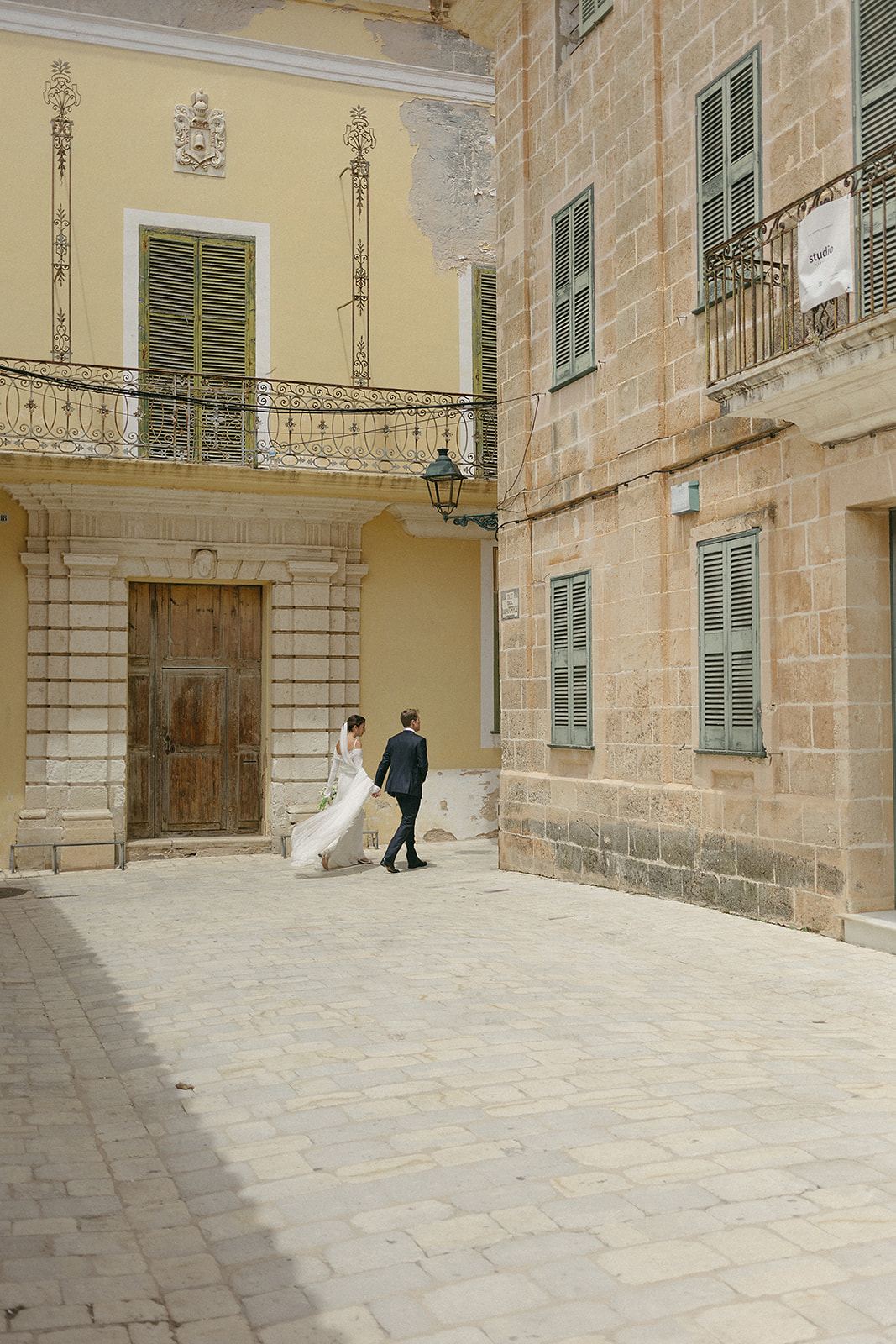 Mariage méditerranéen à Minorque - Belén + Christopher - Blog Mariage Madame C