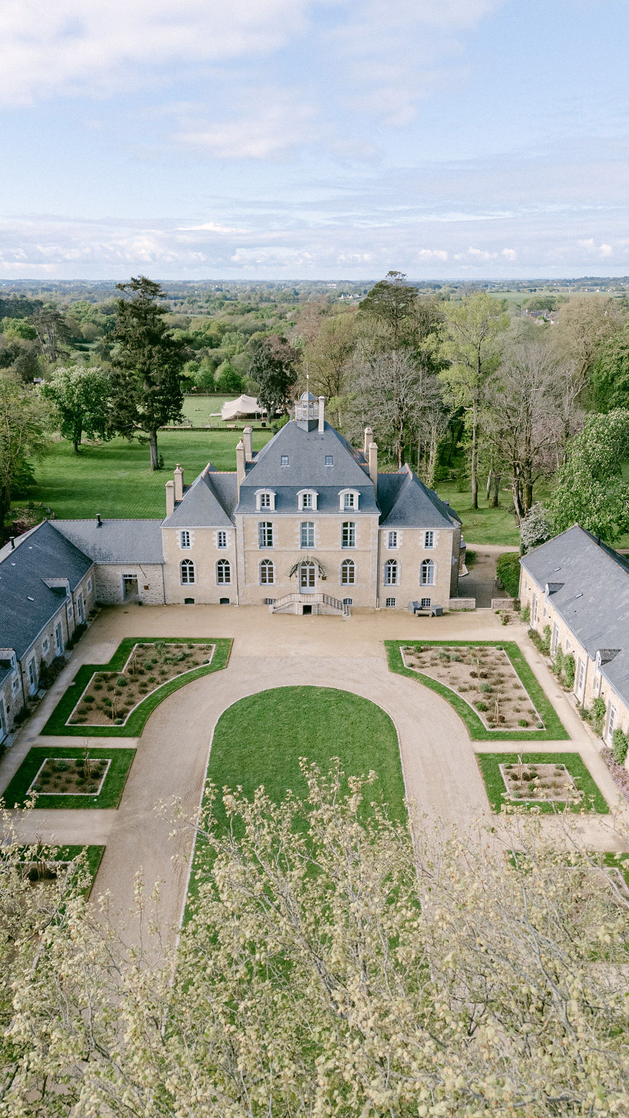 L’art d’un mariage champêtre revisité au Domaine du Mezo - Blog Mariage Madame C L’art d’un mariage champêtre revisité au Domaine du Mezo - Blog Mariage Madame C