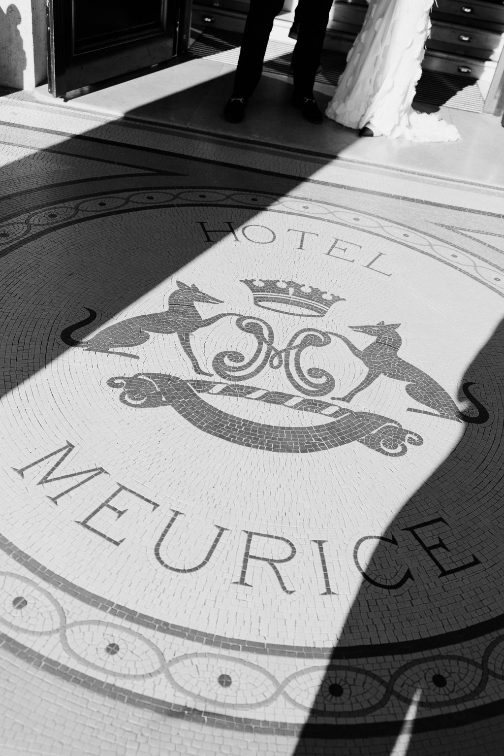 Mariage couture à Paris à l'Hôtel Le Meurice - Vivianna + Matthieu - Blog Mariage Madame C Mariage couture à Paris à l'Hôtel Le Meurice - Vivianna + Matthieu - Blog Mariage Madame C