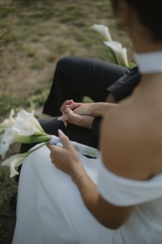 Tendances cérémonie laïque 2026 : authenticité, rythme et émotion au cœur des mariages - Blog Mariage Madame C