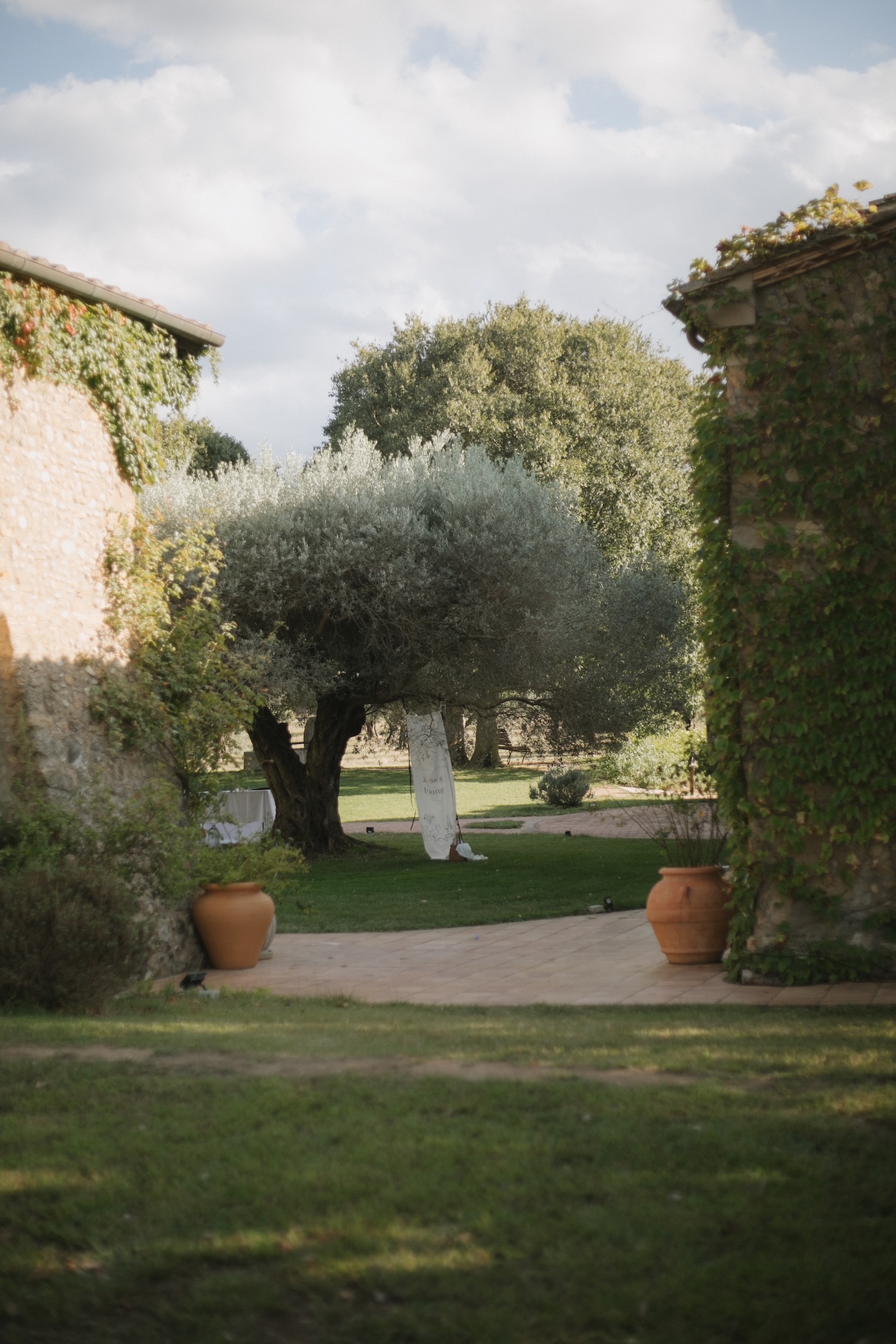 Tendances cérémonie laïque 2026 : authenticité, rythme et émotion au cœur des mariages - Blog Mariage Madame C