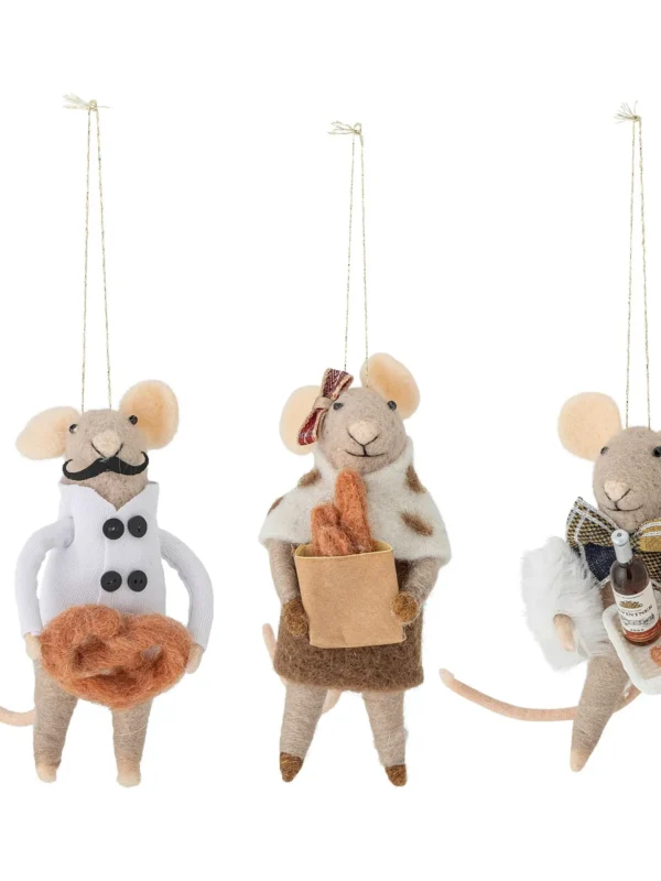 Tenues de fêtes 2025 : quand le style devient une déclaration - Blog Mariage Madame C Décoration souris à suspendre en laine Peo Bloomingville