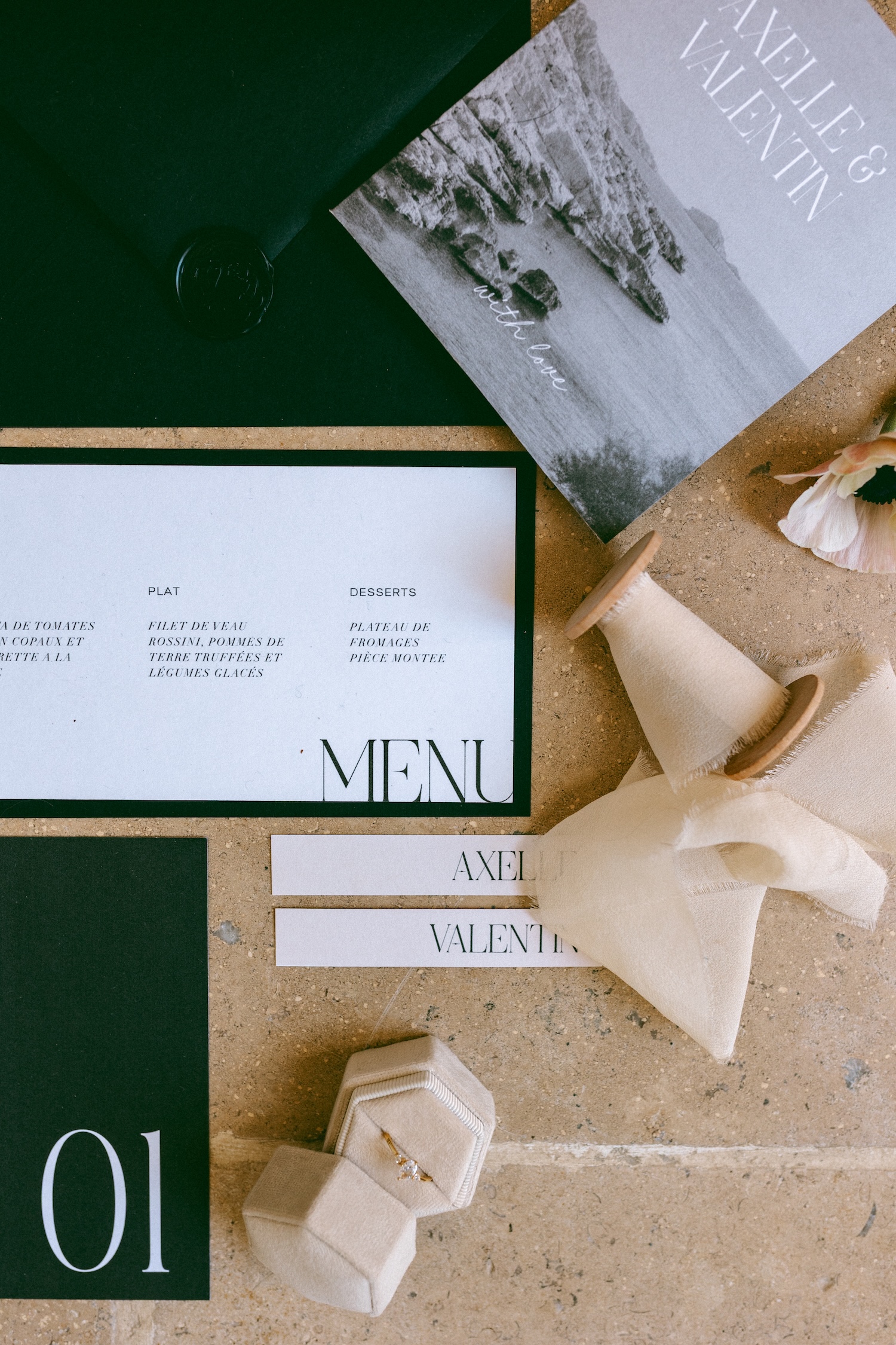 A mistral dance of light - Blog Mariage Madame C Mariage de Provence au Chateau de Sénéguier © Céline Collomb