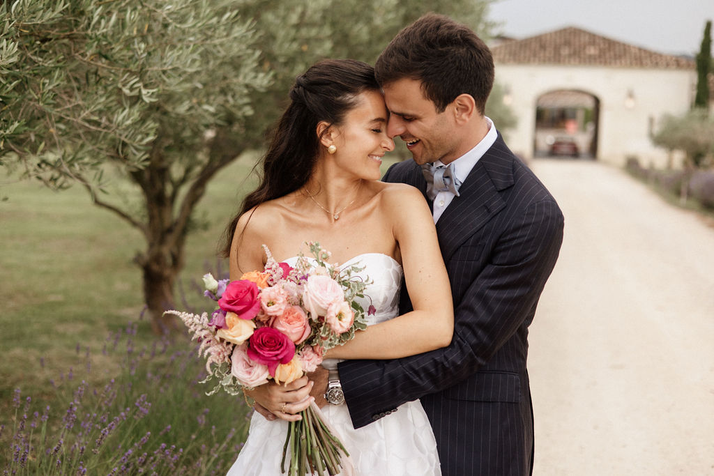 Mariage coloré au Domaine de Brés - Juliette + Fabien - Blog Mariage Madame C Mariage coloré au Domaine de Brés - Juliette + Fabien - Blog Mariage Madame C