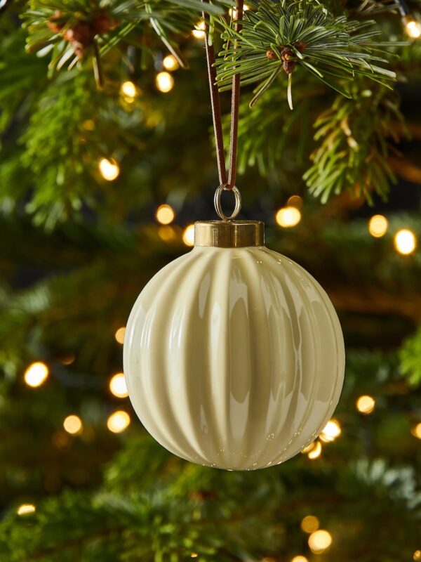 Boule de noël striée en céramique Monoprix