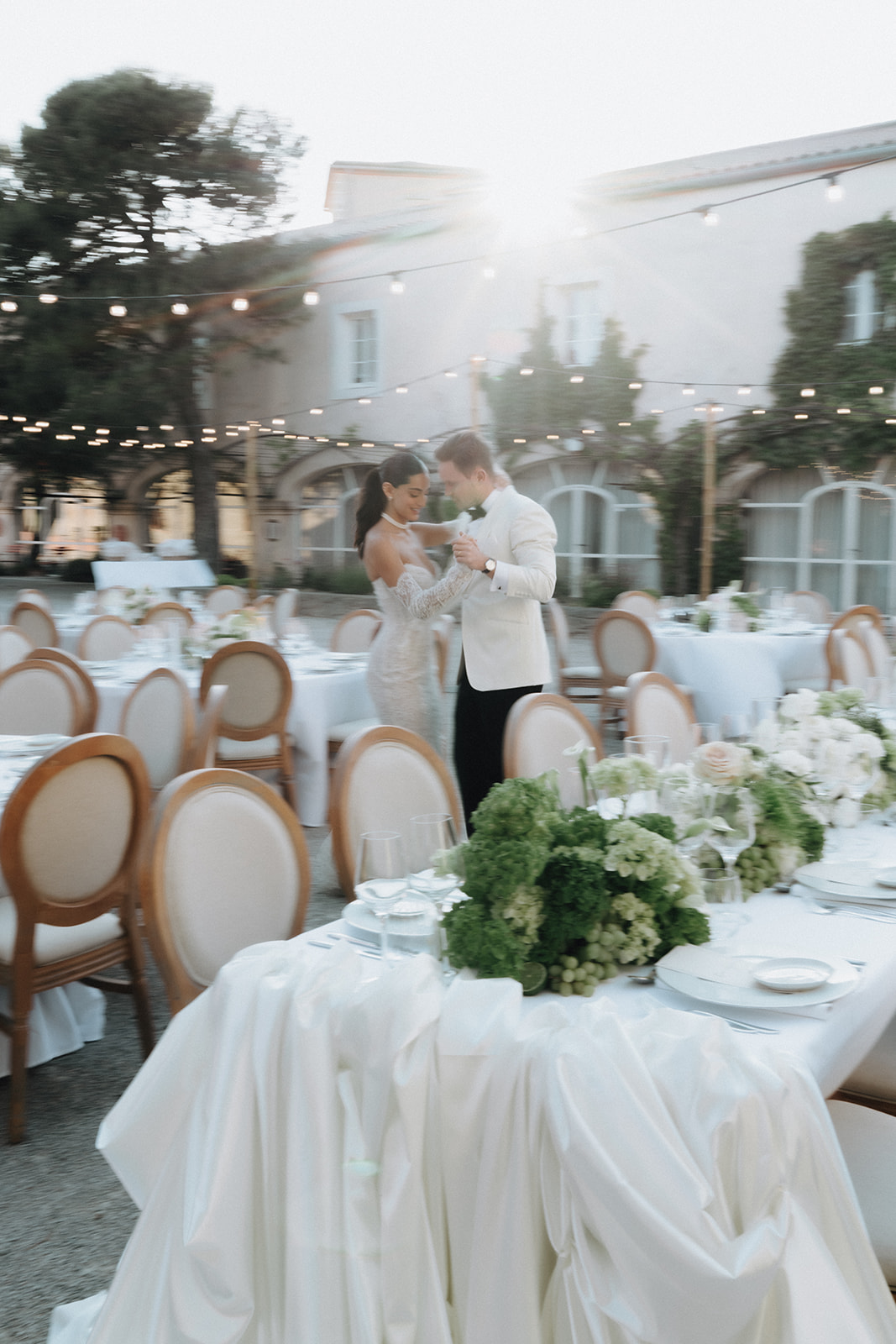 Mariage au milieu des vignes au Château L’Hospitalet - Bianca + Marc - Blog Mariage Madame C Mariage au milieu des vignes au Château L’Hospitalet © Laurene and The Wolf
