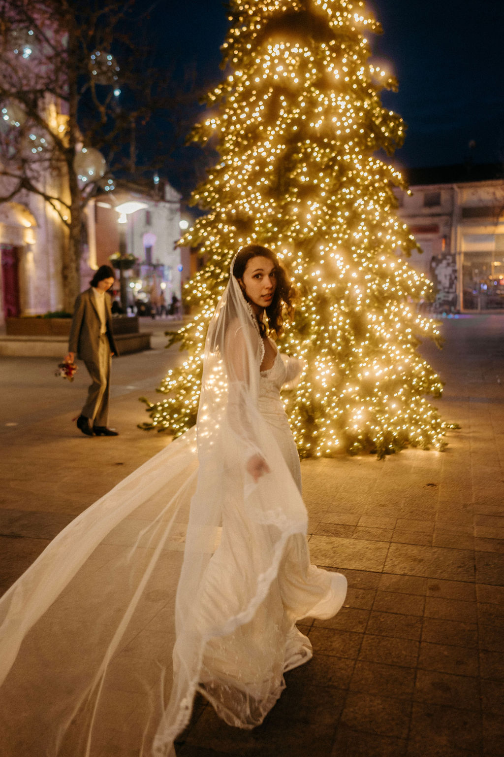 Mariage de Noël à Mauguio - Clara + Keiran - Blog Mariage Madame C Mariage de Noël à Mauguio © Angelo Lacancellera