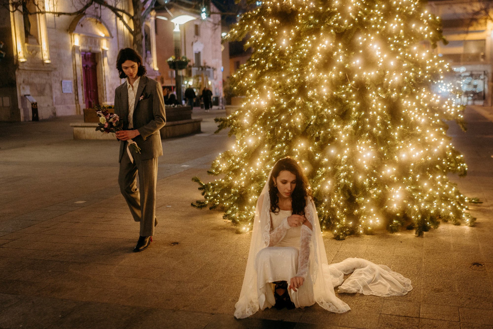Mariage de Noël à Mauguio - Clara + Keiran - Blog Mariage Madame C Mariage de Noël à Mauguio © Angelo Lacancellera